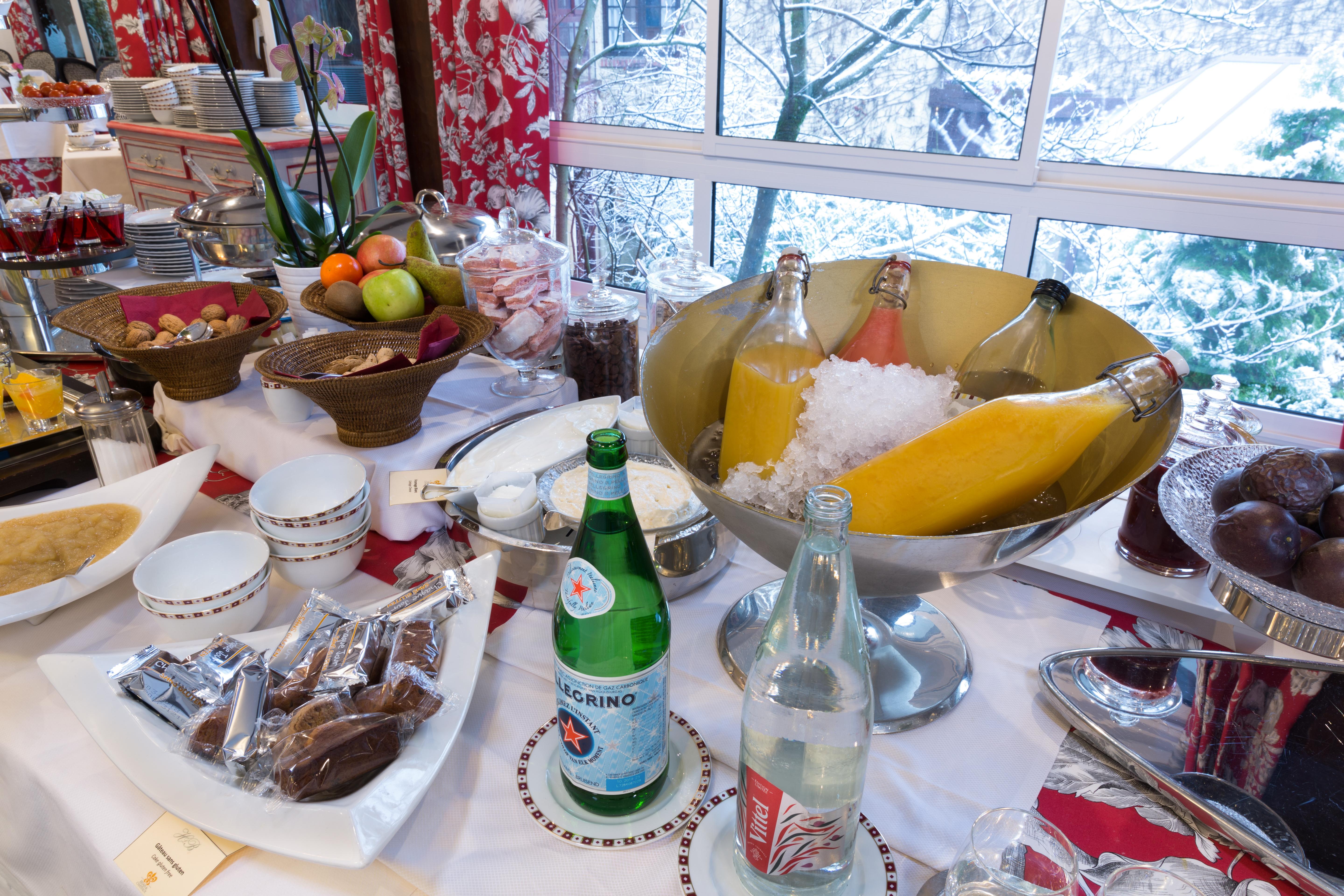 Vinay  Hostellerie Briqueterie & Spa Champagne מראה חיצוני תמונה A selection of Korean soju