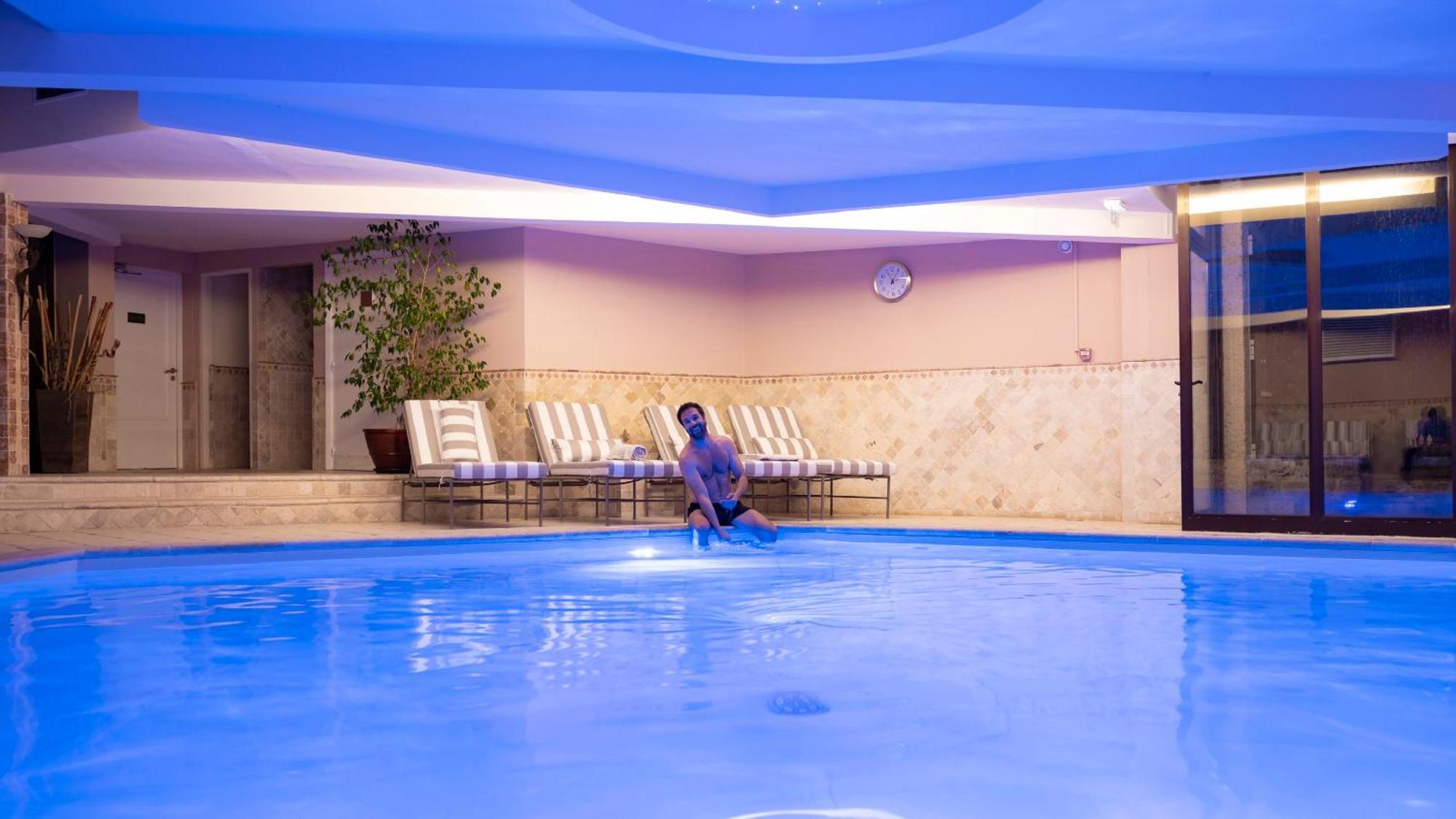 Vinay  Hostellerie Briqueterie & Spa Champagne מראה חיצוני תמונה The pool at the hotel