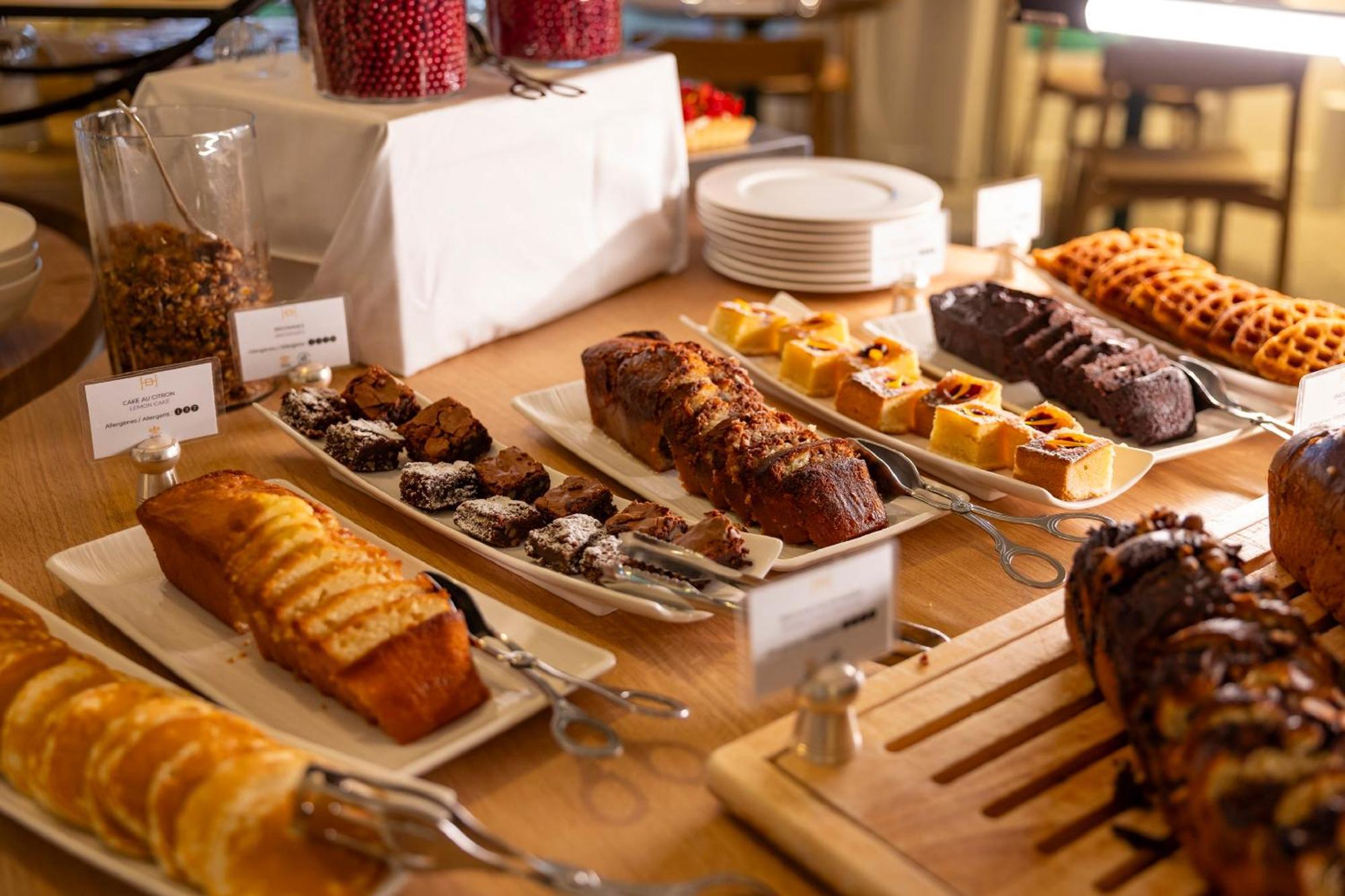 Vinay  Hostellerie Briqueterie & Spa Champagne מראה חיצוני תמונה A selection of cakes