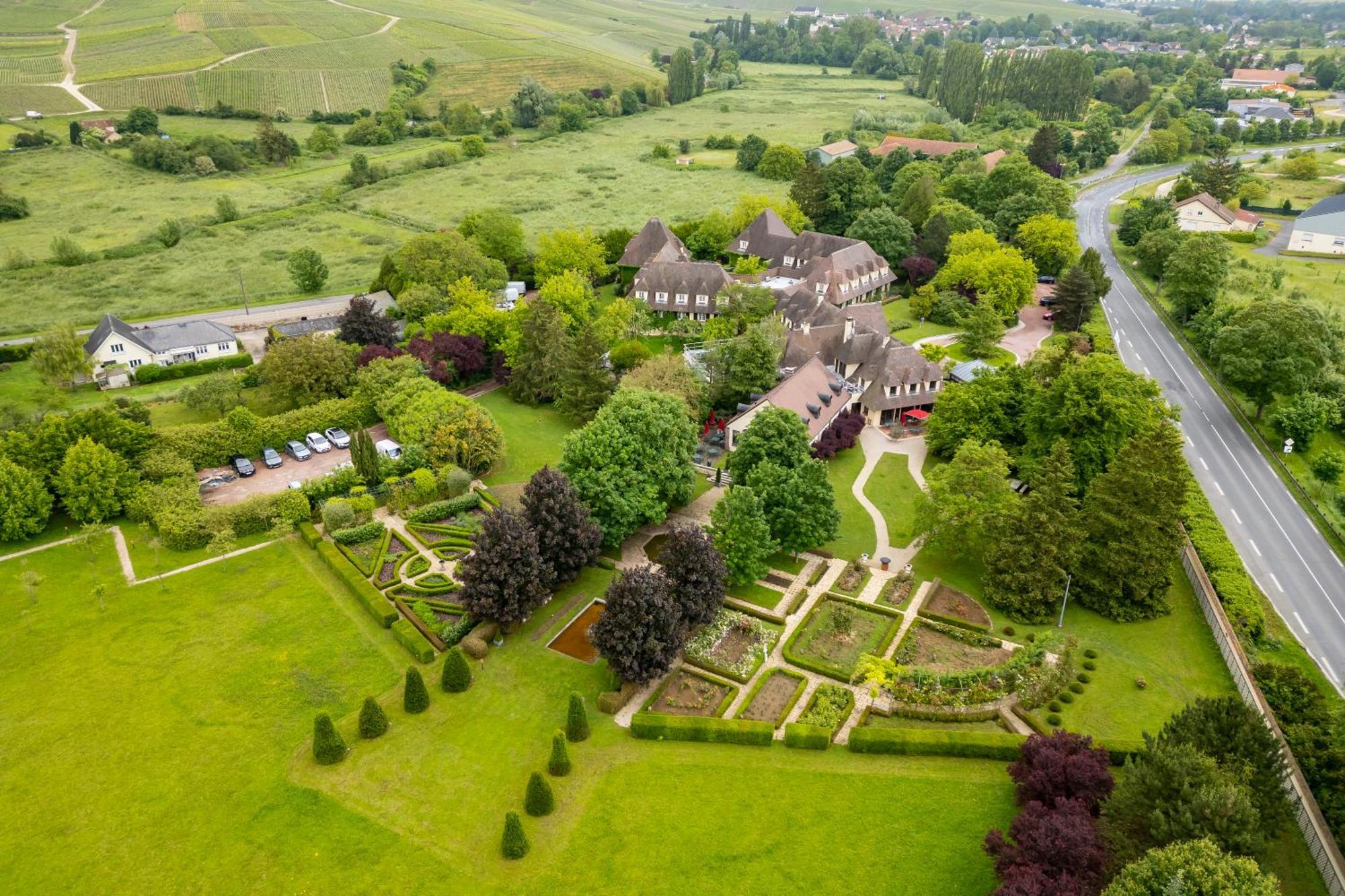 Vinay  Hostellerie Briqueterie & Spa Champagne מראה חיצוני תמונה Aerial view of the gardens